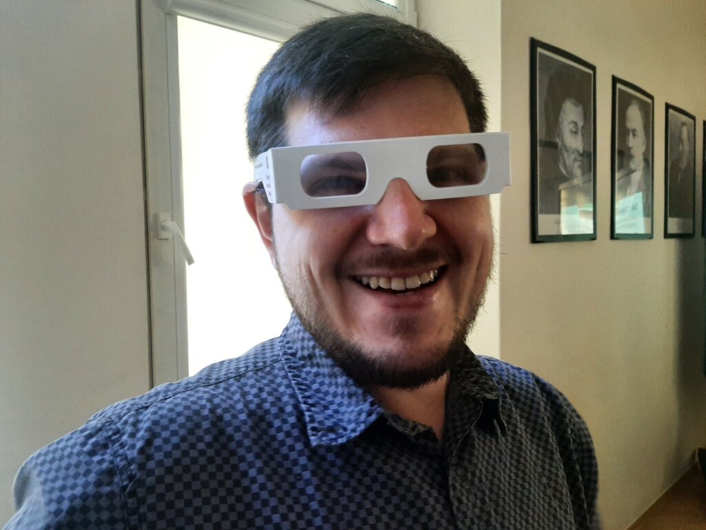 Michał Kuźmicki trying on vision impairing glasses