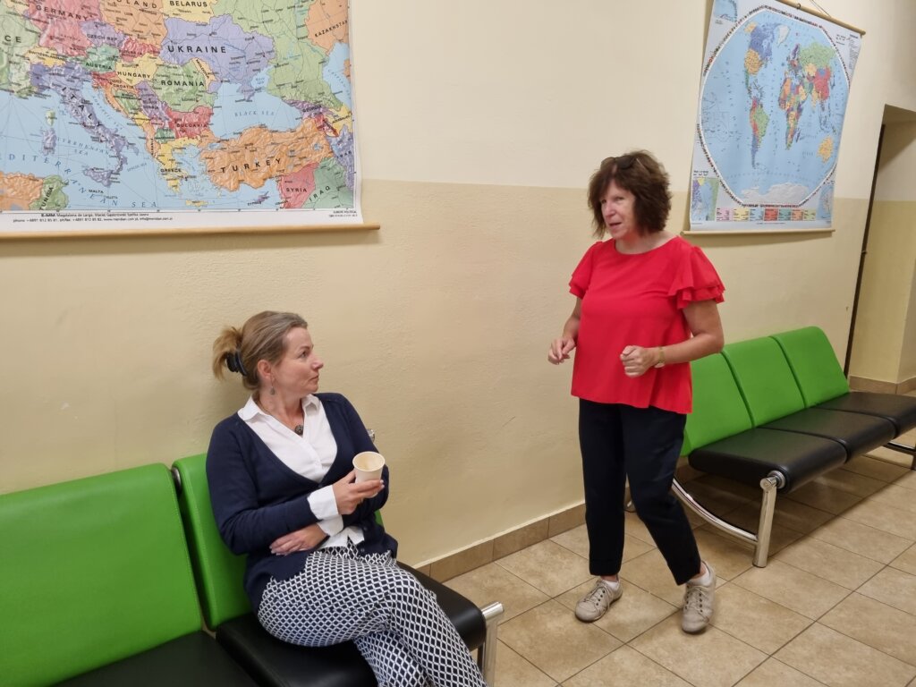 Joanna Nijakowska and Dina Tsagari during coffee break